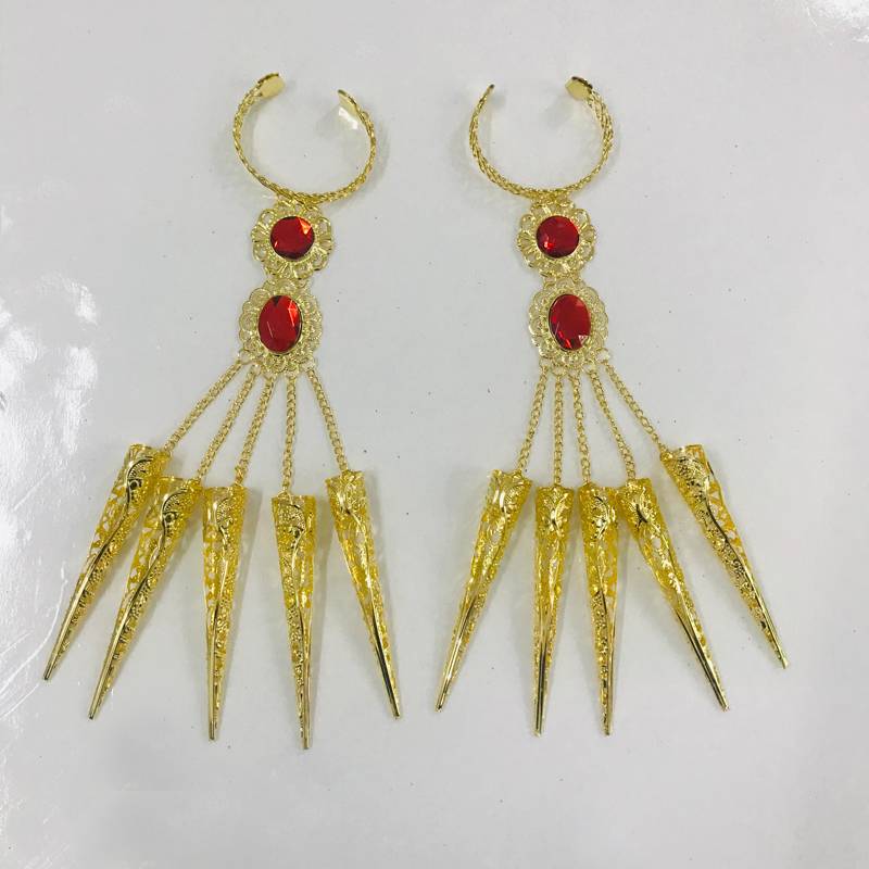 A long pair of fingernails